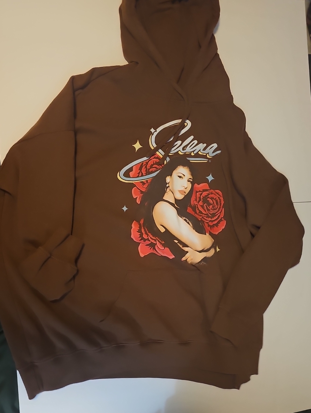 Hybrid & Company Selena Label Pullover in Brown with Black Tag